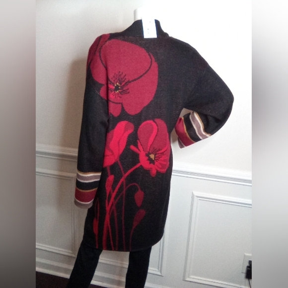 Max Sport Women's Poppy Black and Red Long Floral Cardigan Size Medium - Picture 4 of 16